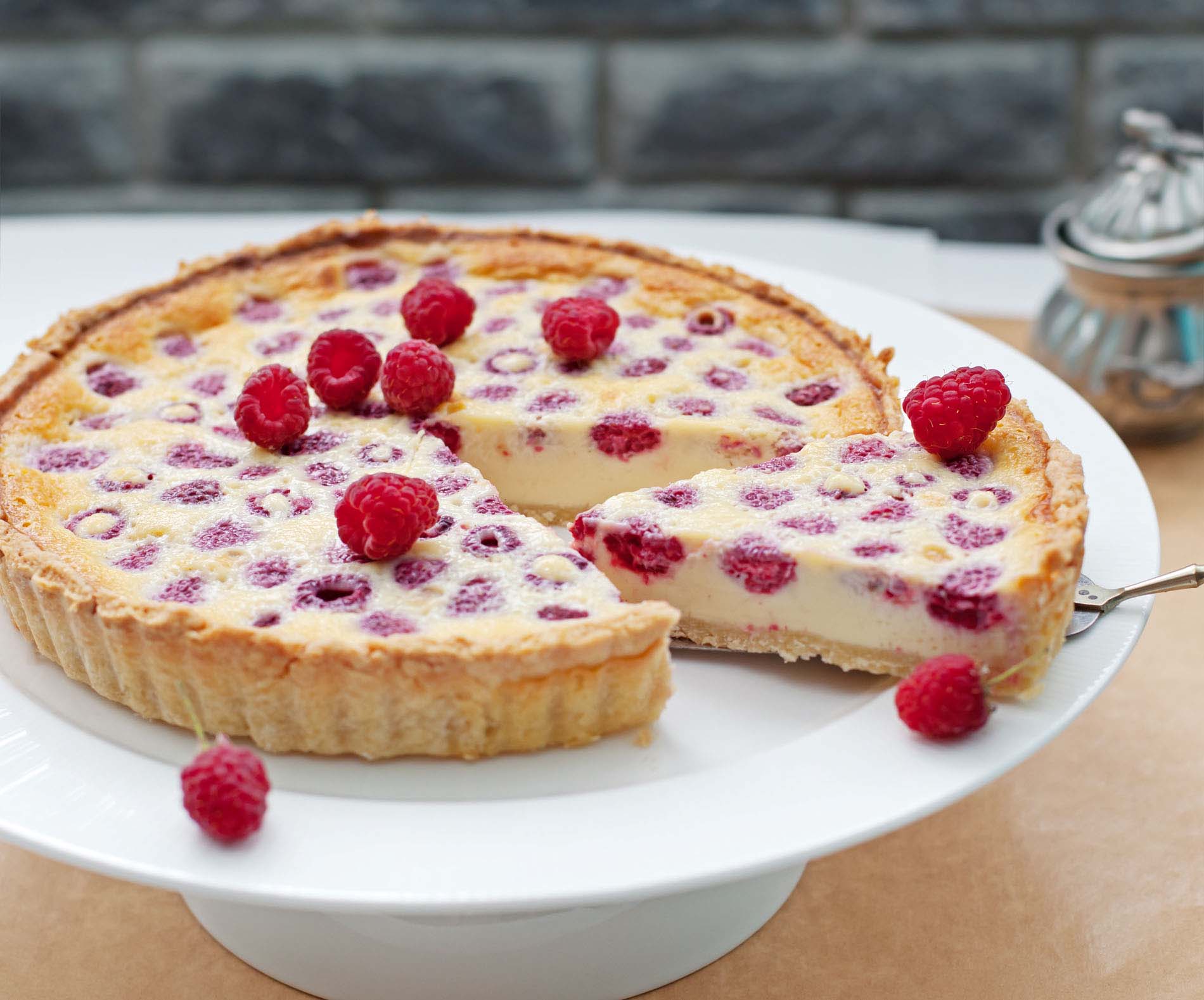 raspberry tart cake